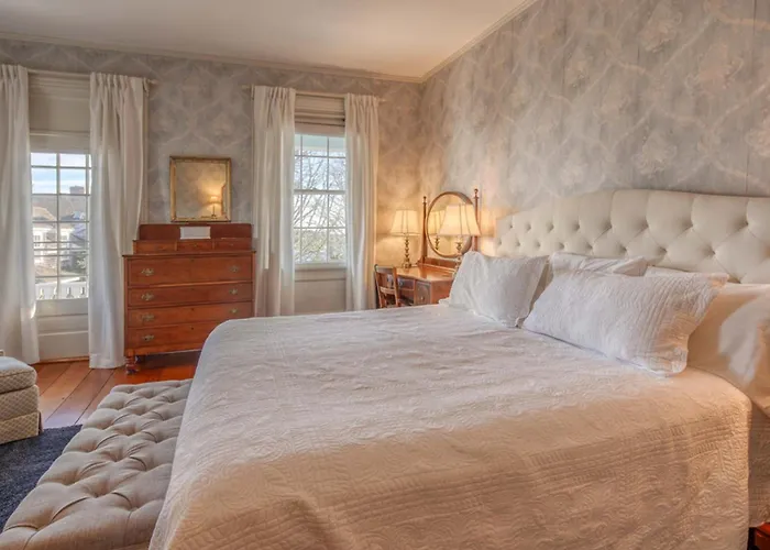 East Wing Of Captain'S Mansion - Luxury, Waterfront, Town, & Beaches - 5 Stars